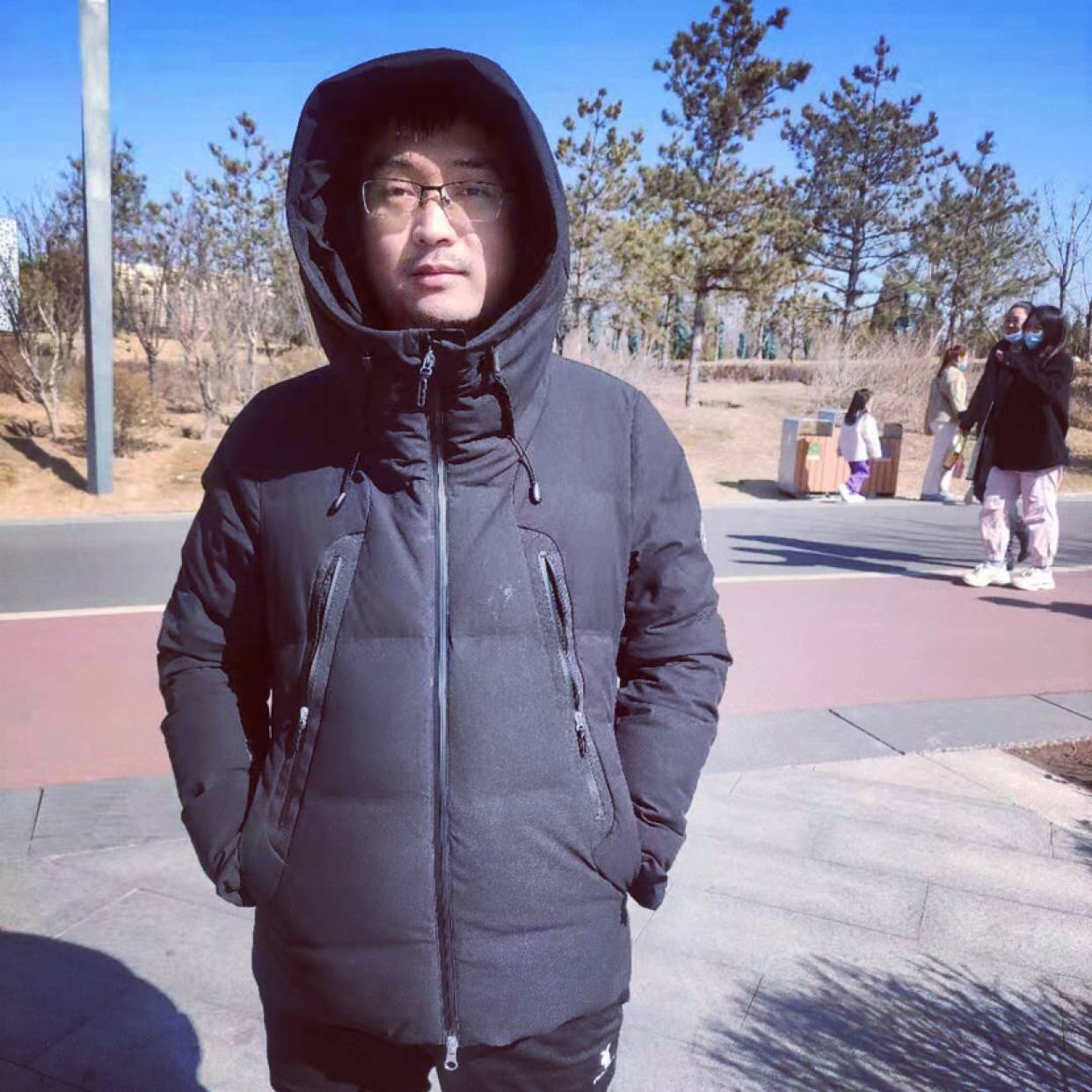 大叔回眸仁爱的照片