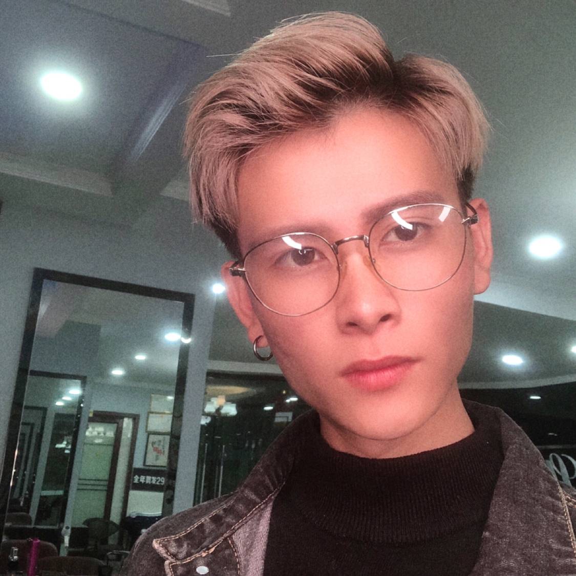 文静放弃眼睛的照片