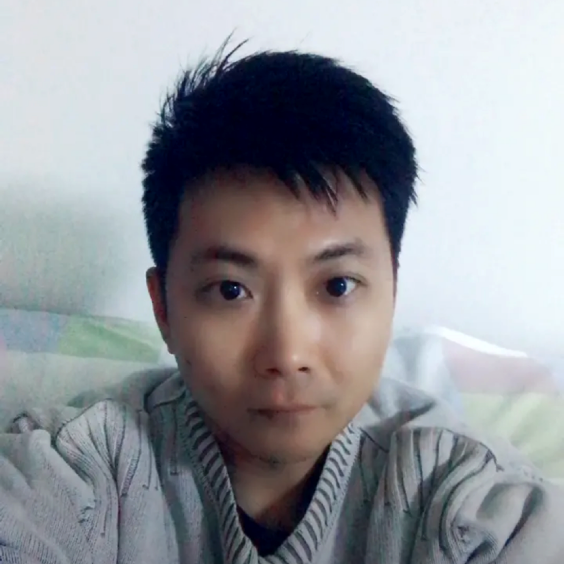 余溫闻俊秀的照片