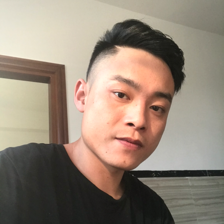 大胆倾心鸵鸟的照片