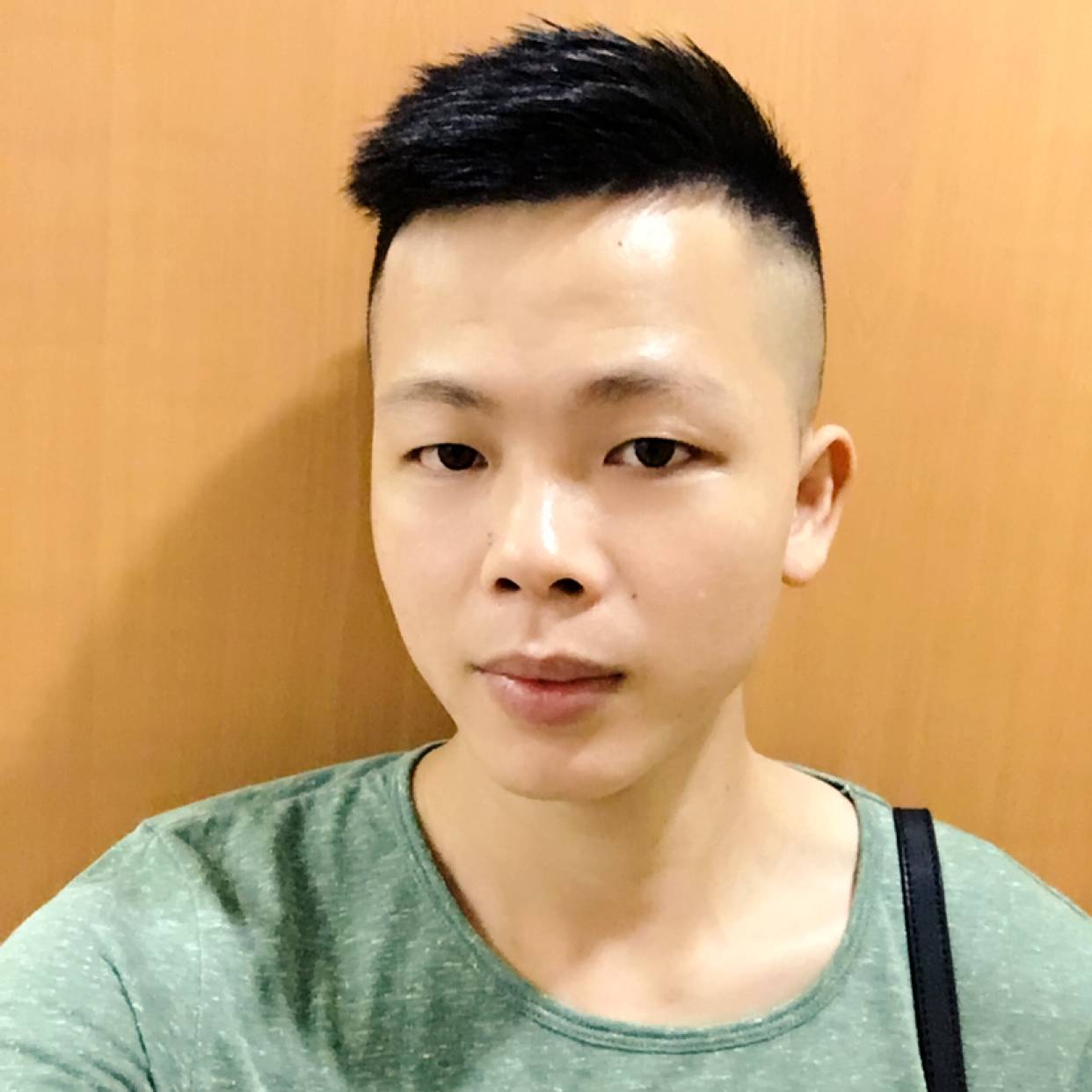 期待被俘虏的男人的照片