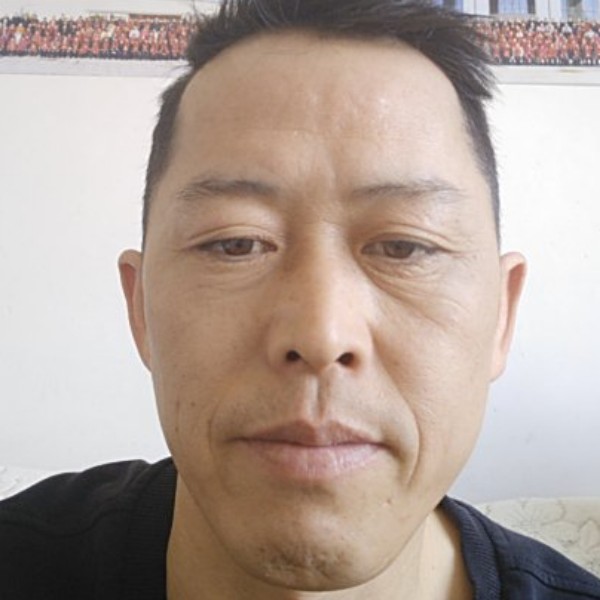冷酷用眼睛的照片