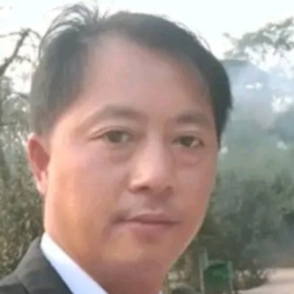 无负担单的单身汉的照片