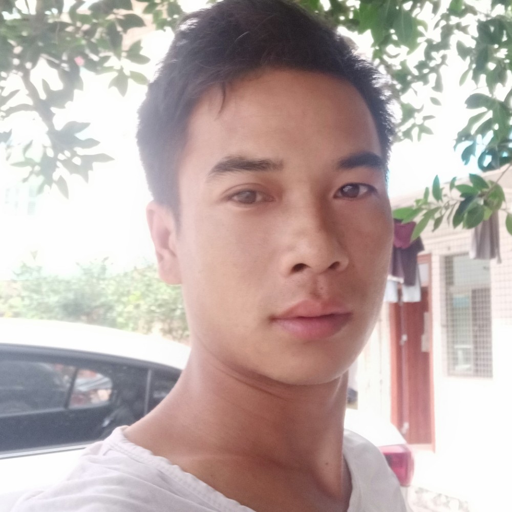 哑铃回眸高兴的照片