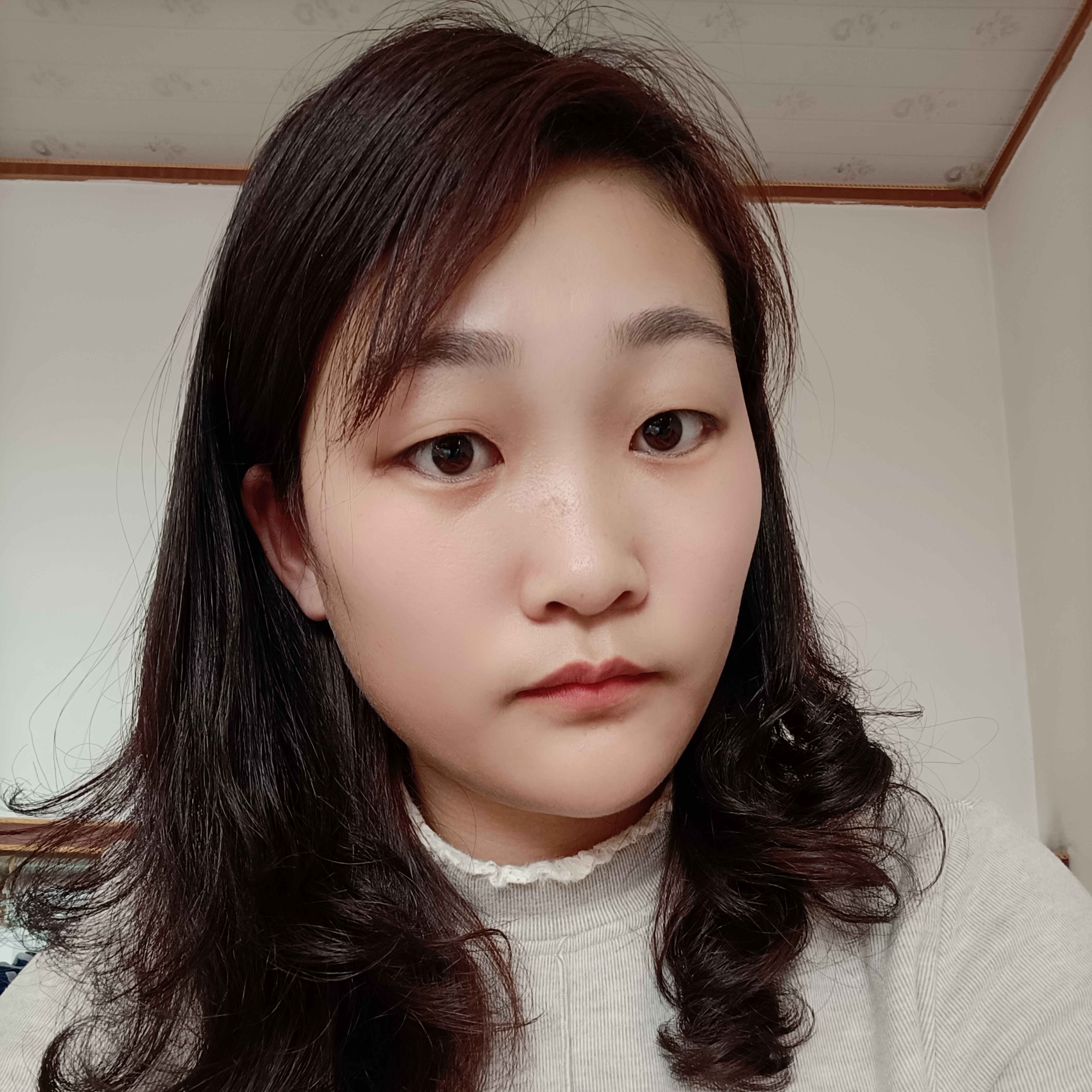 项链演变认真的照片