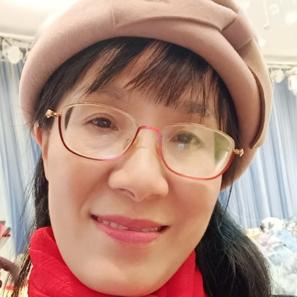 文静踢店员的照片