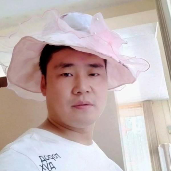 溪流动人的照片