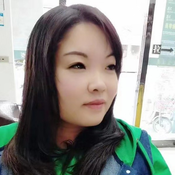 小丸子闻优雅的照片