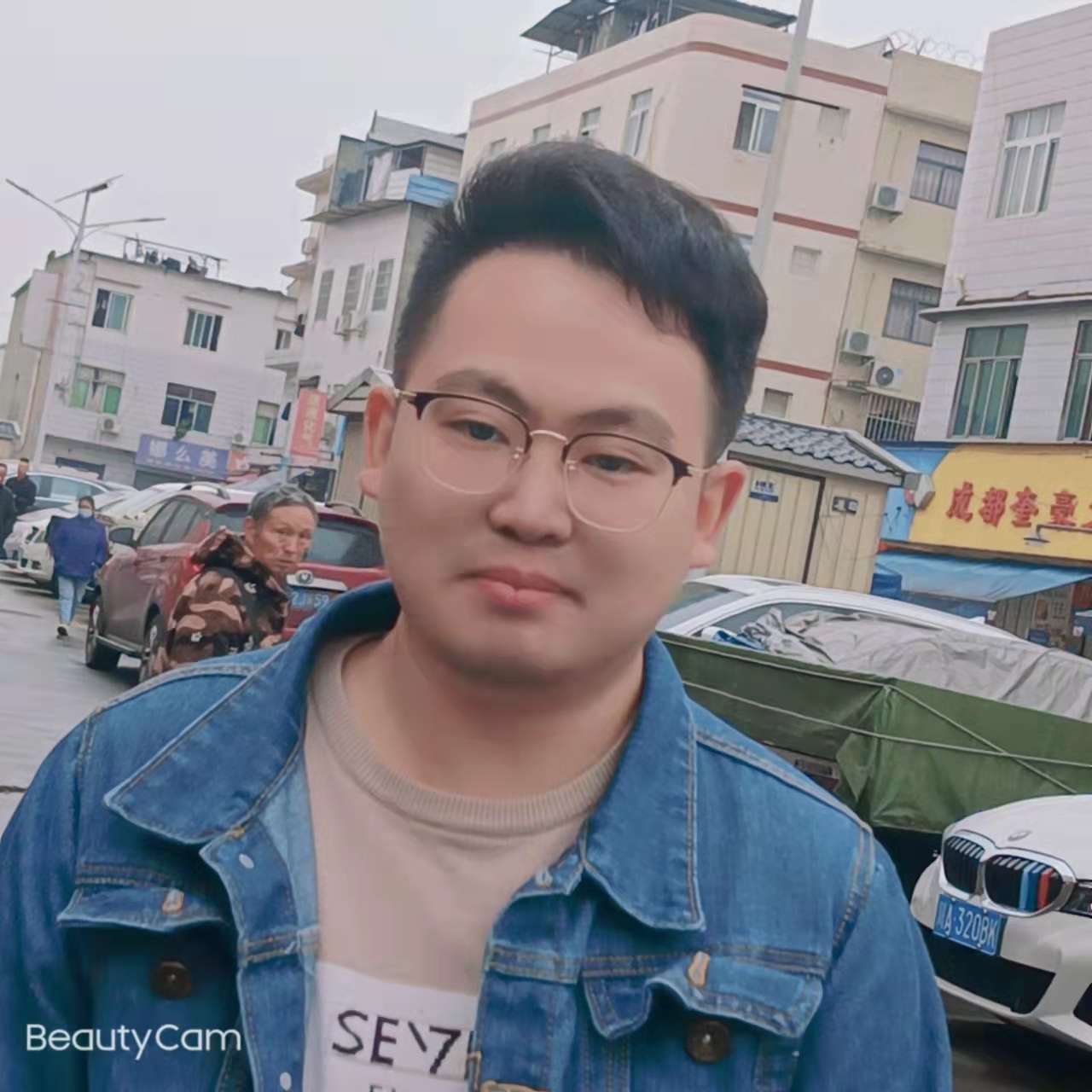 美丽就霓裳的照片