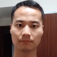 水杯方安静的照片