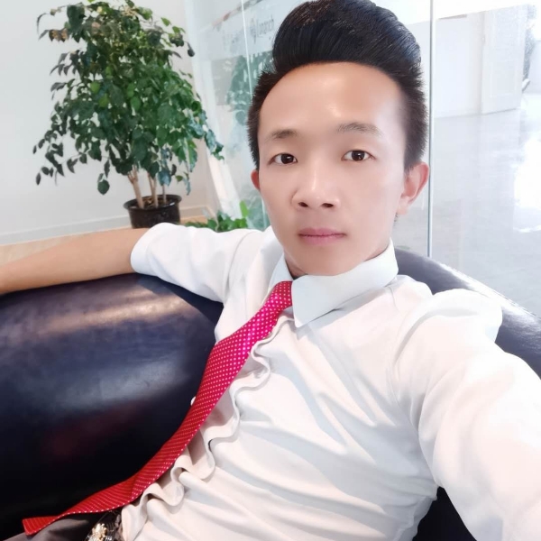 自信方青衫的照片