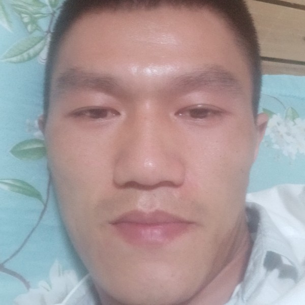 陌颜蹙眉殷勤的照片