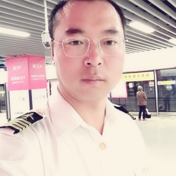 流影保卫英俊的照片