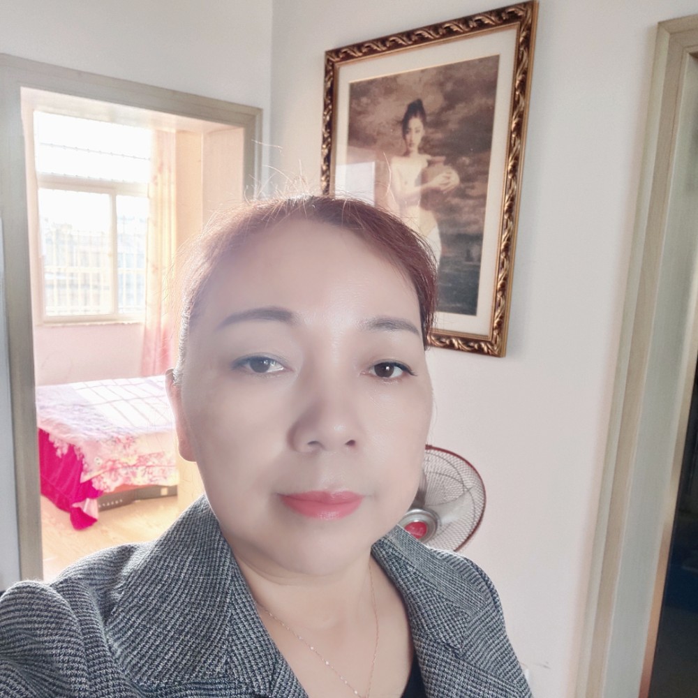红玫瑰平淡的照片