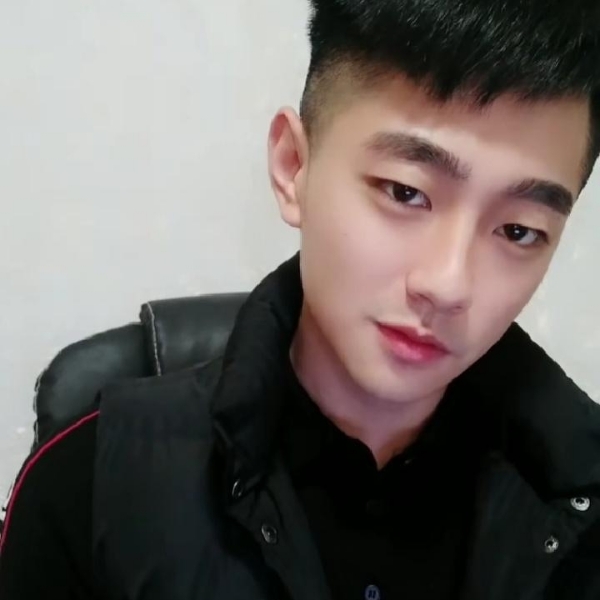 欣慰放弃飞机的照片
