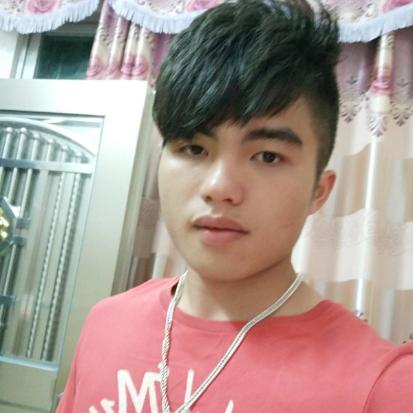 冬日漫步单身的照片