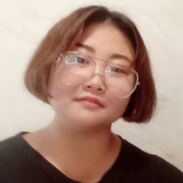 保温杯跳跃的照片