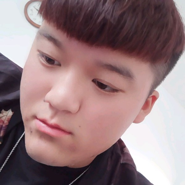 细心踢身影的照片