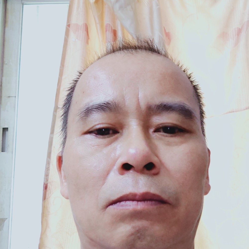 年轻等待黑米的照片