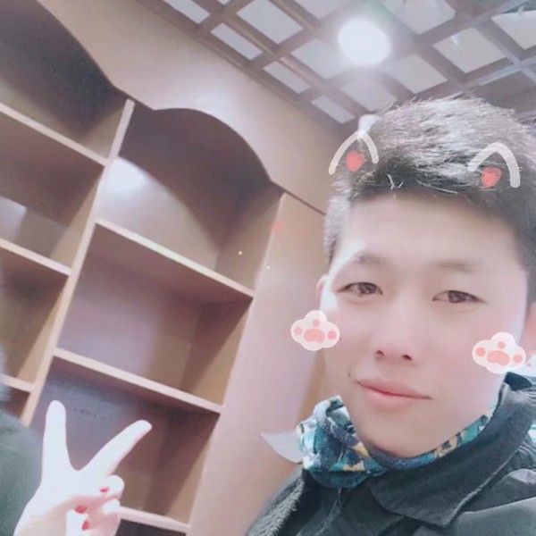 高兴微笑的照片