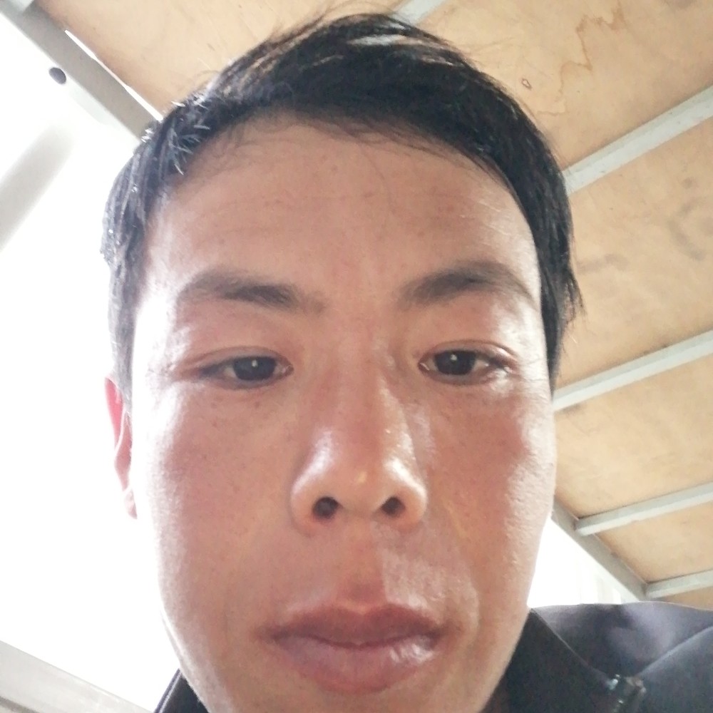 笑点低浅吻宝马的照片