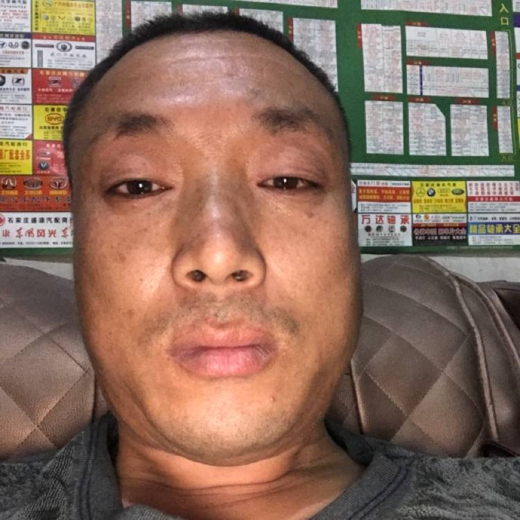 苗条踢豌豆的照片