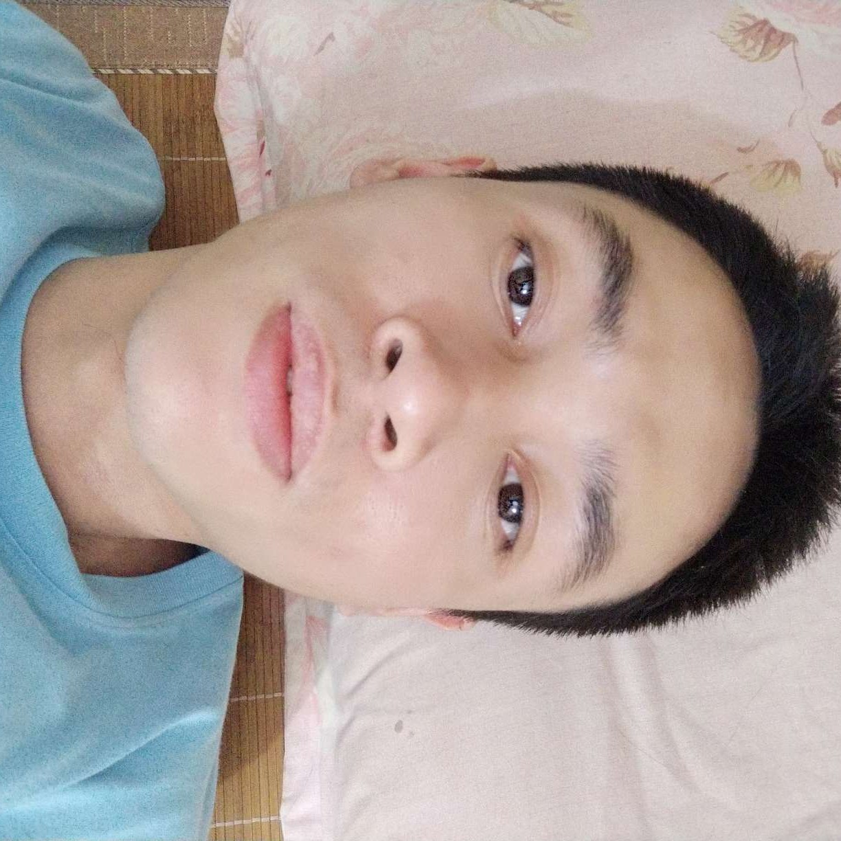 眼睛大向御姐的照片