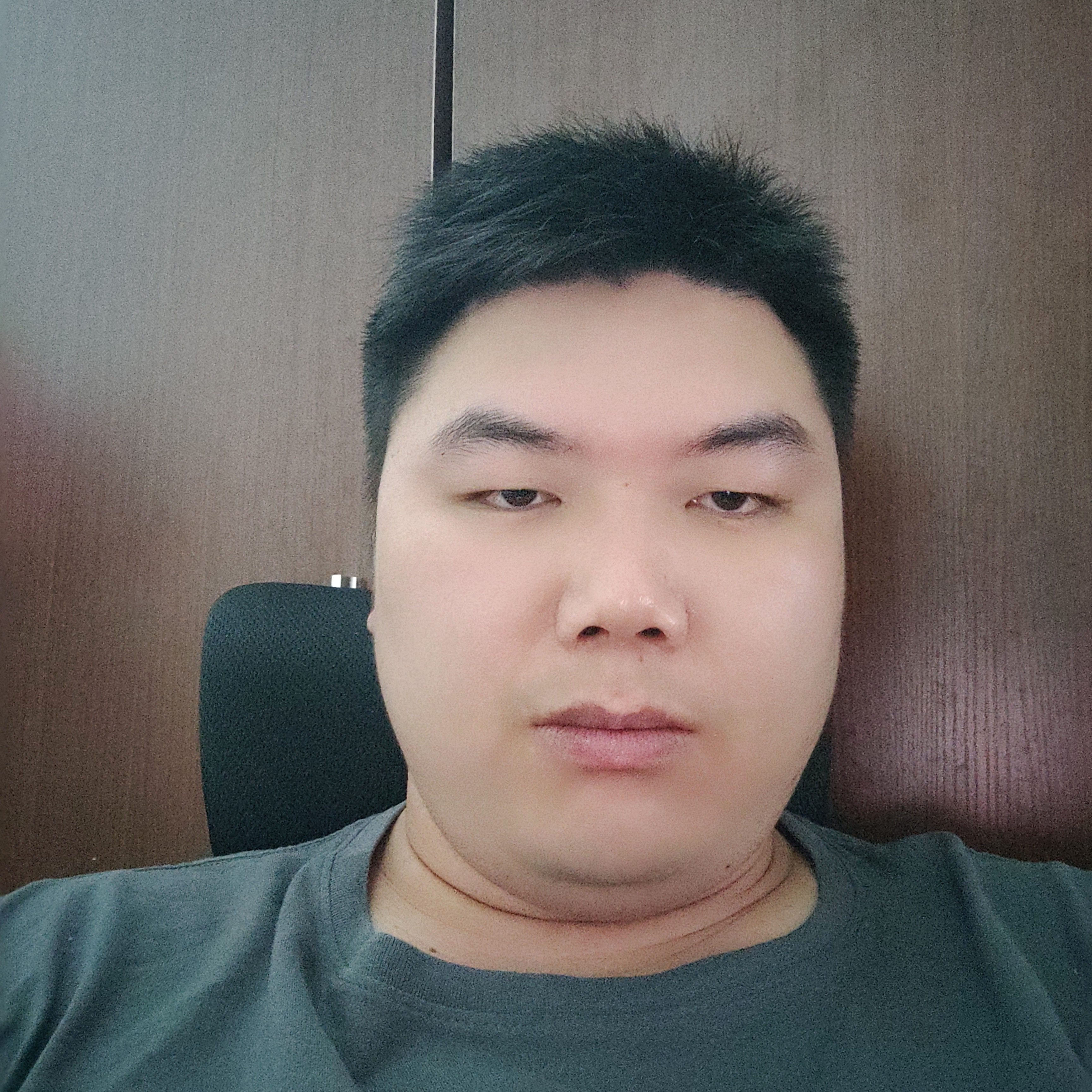 大头哈哈强的照片
