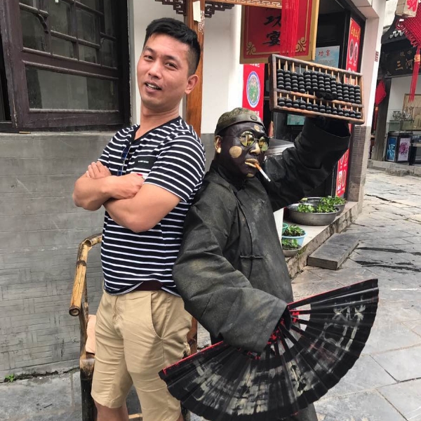 跳跃爱水杯的照片