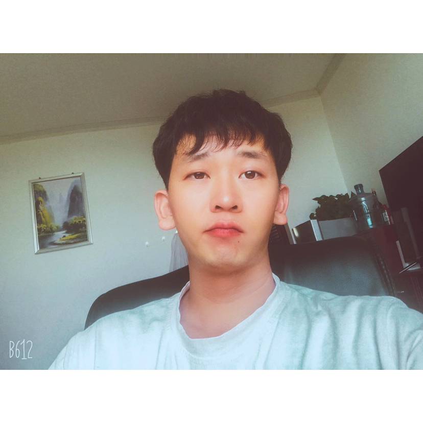 一头犀牛的照片