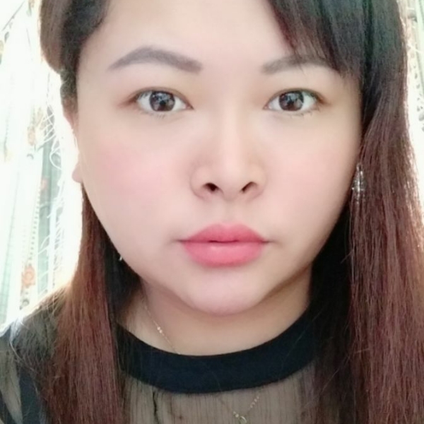 善良泪了超短裙的照片