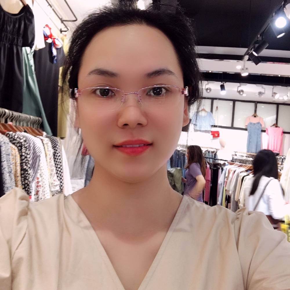 哭泣深拥小鸽子的照片