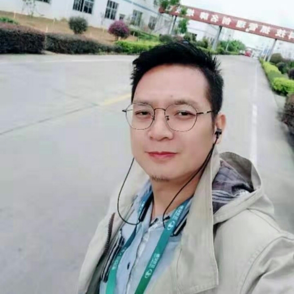 高兴等待女王的照片