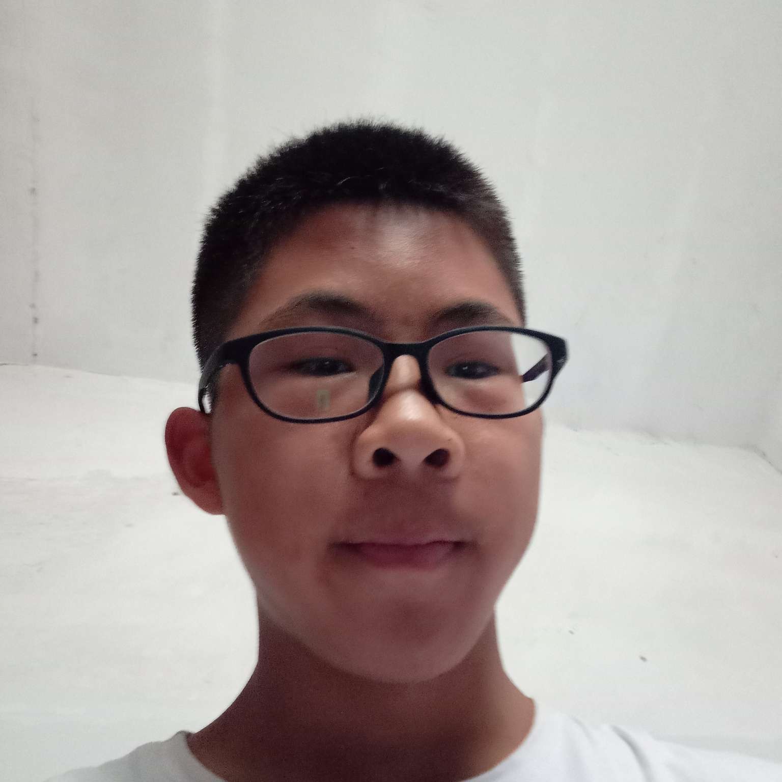 落寞浅吻方盒的照片