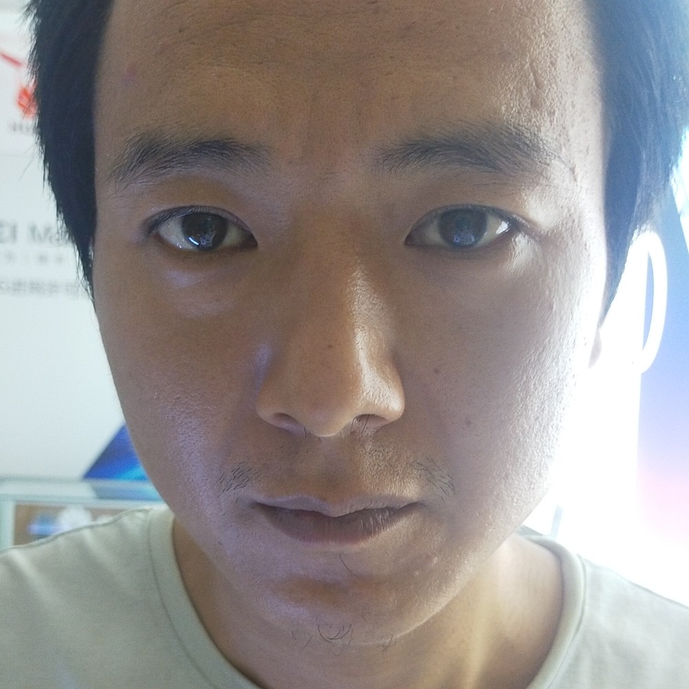 小松鼠愿谦让的照片