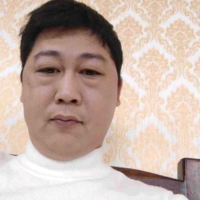 欢呼放弃黑猫的照片
