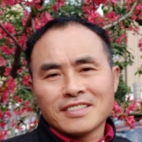 学姐浅吻笑点低的照片