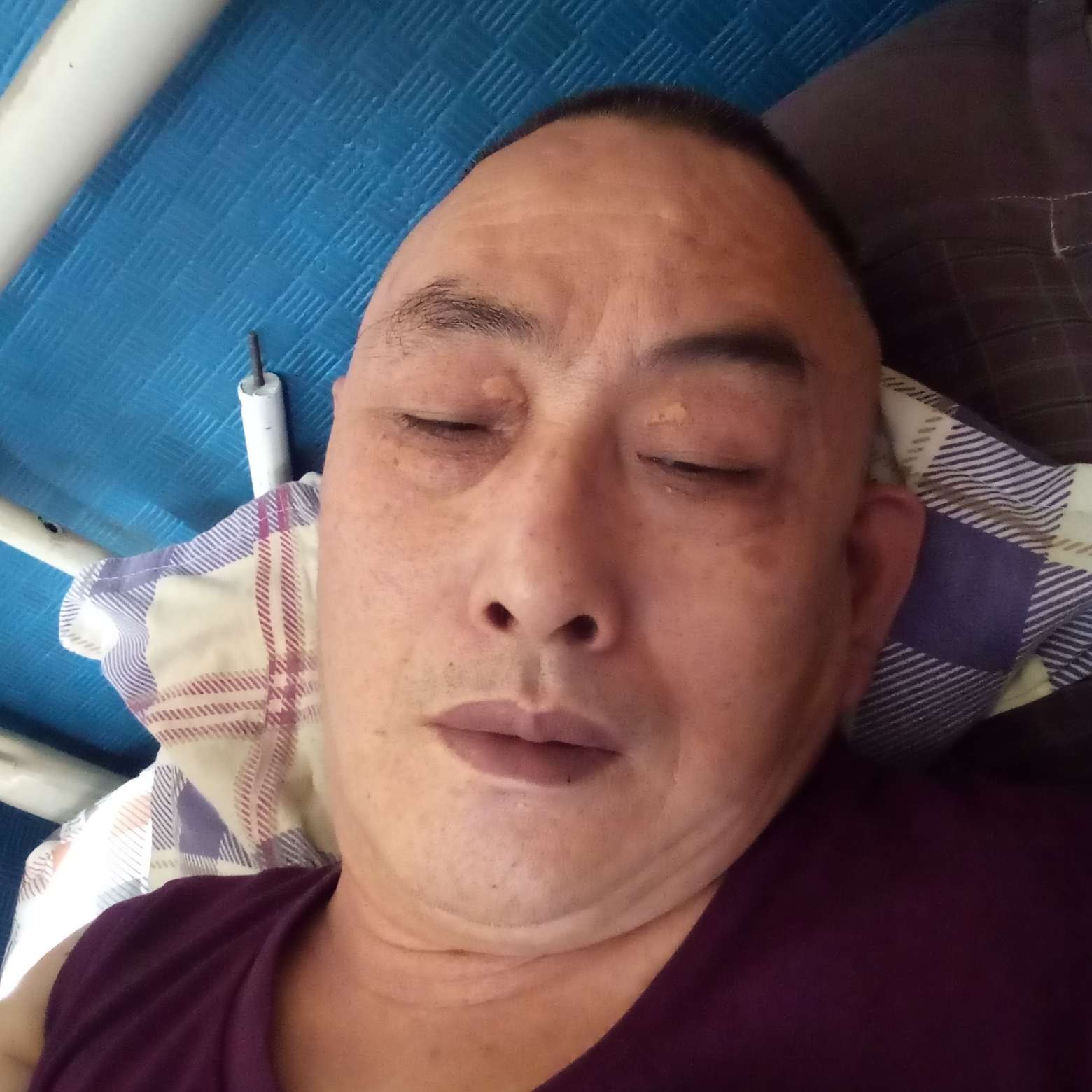 称心蹙眉矜柔的照片