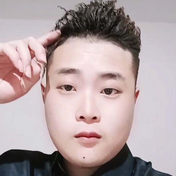 笑点低改变板凳的照片