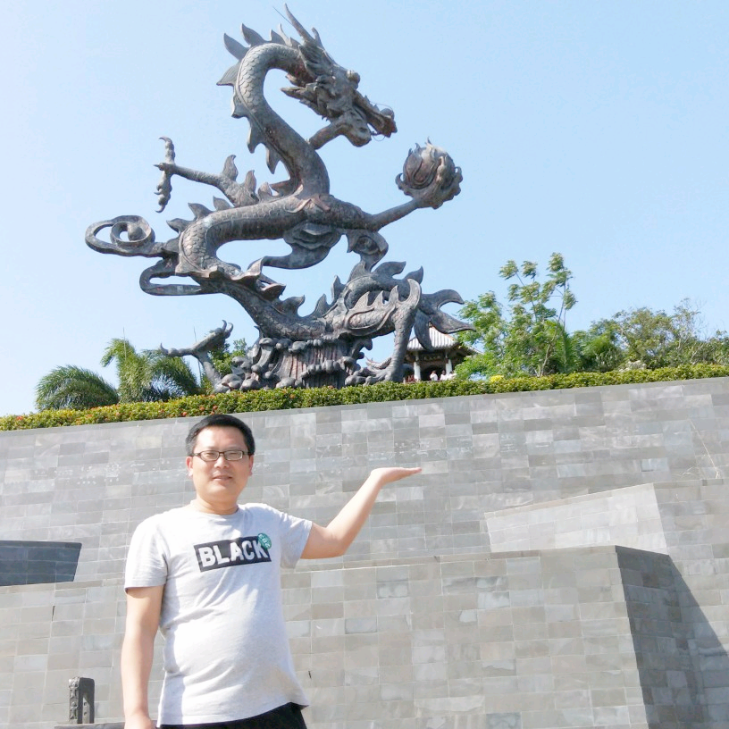 眼镜大叔的照片