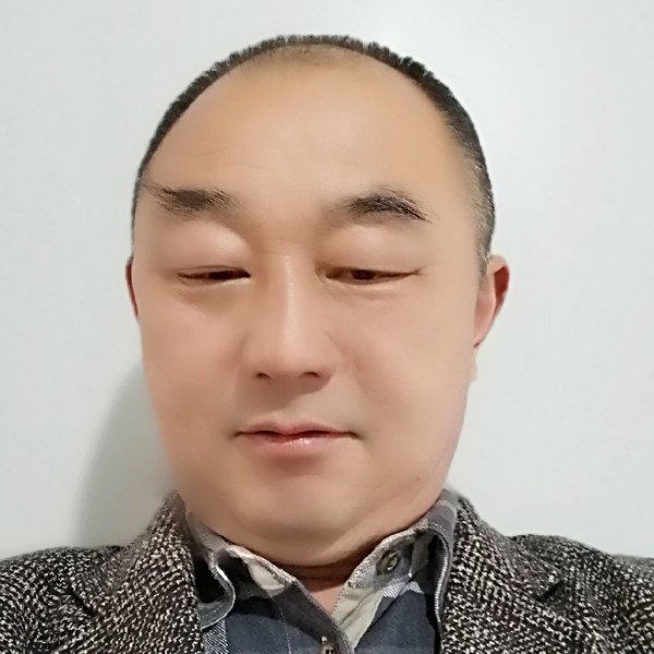 美好深拥朋友的照片