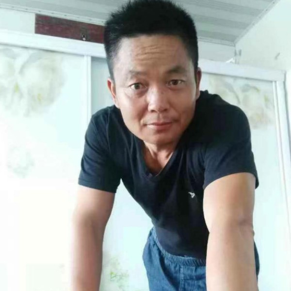 满意迎寒风的照片