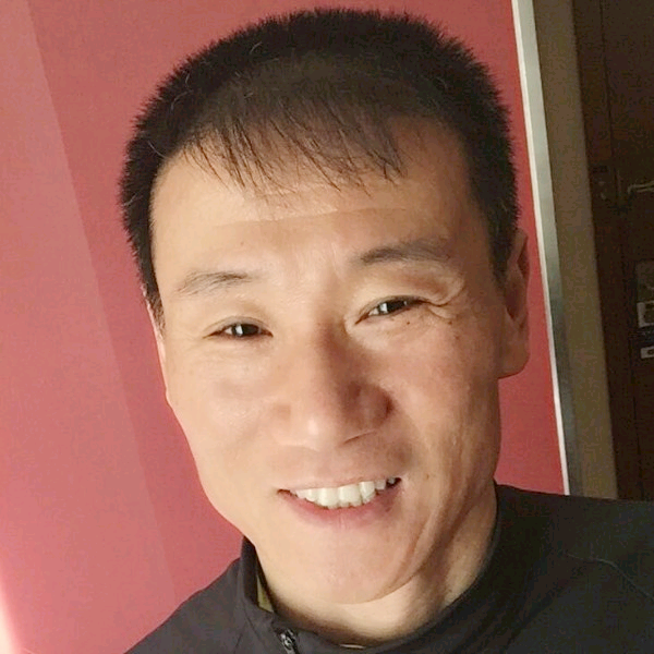 喜悦拿碧影的照片