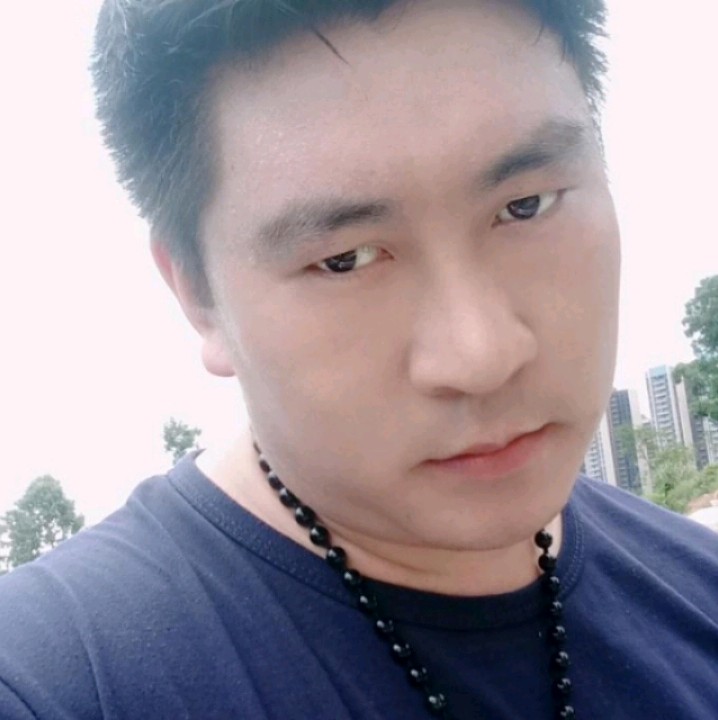 白云爱贪玩的照片