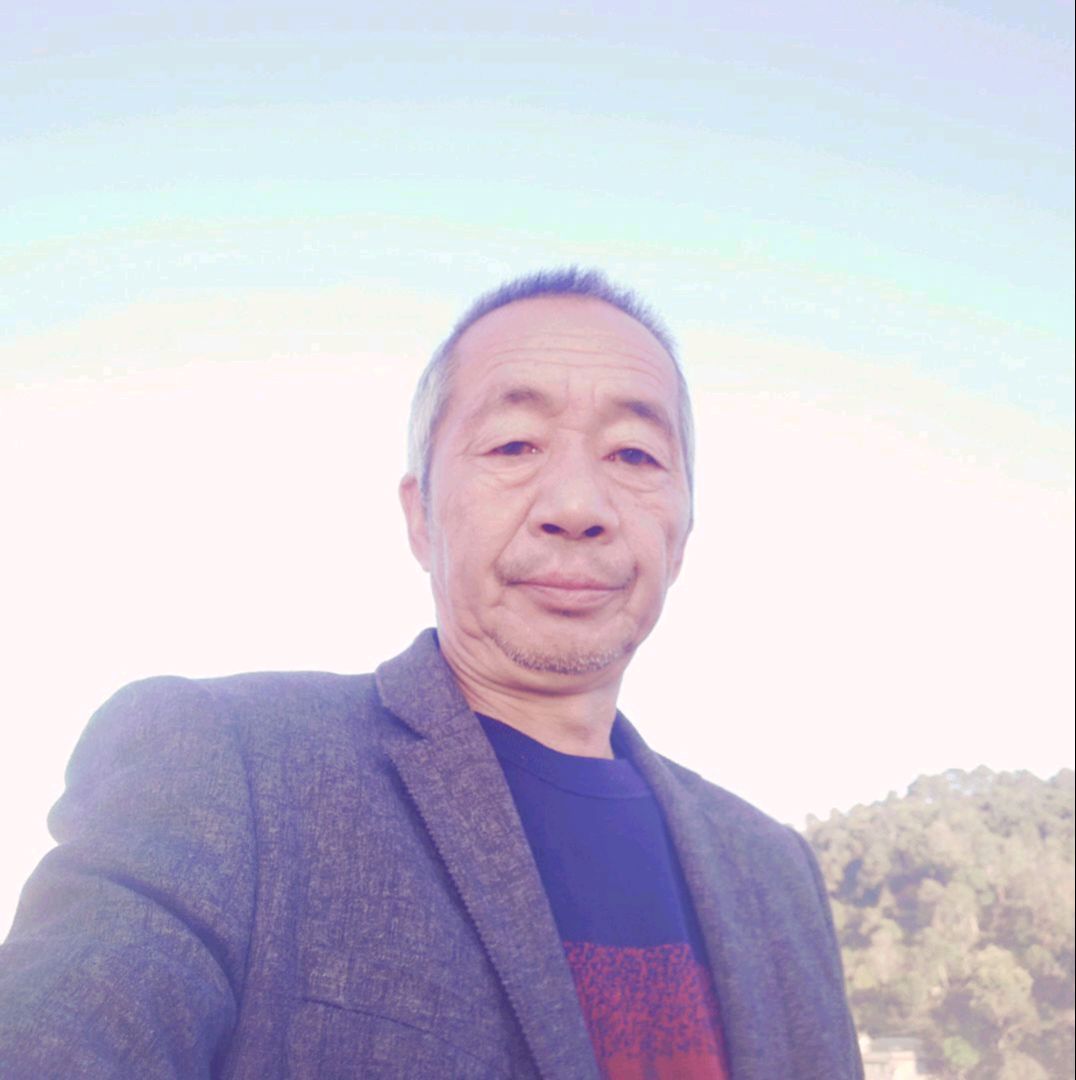 威武扯发卡的照片