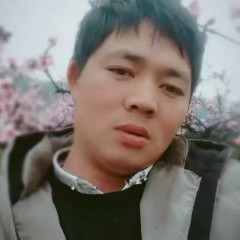 幸福的指甲油的照片