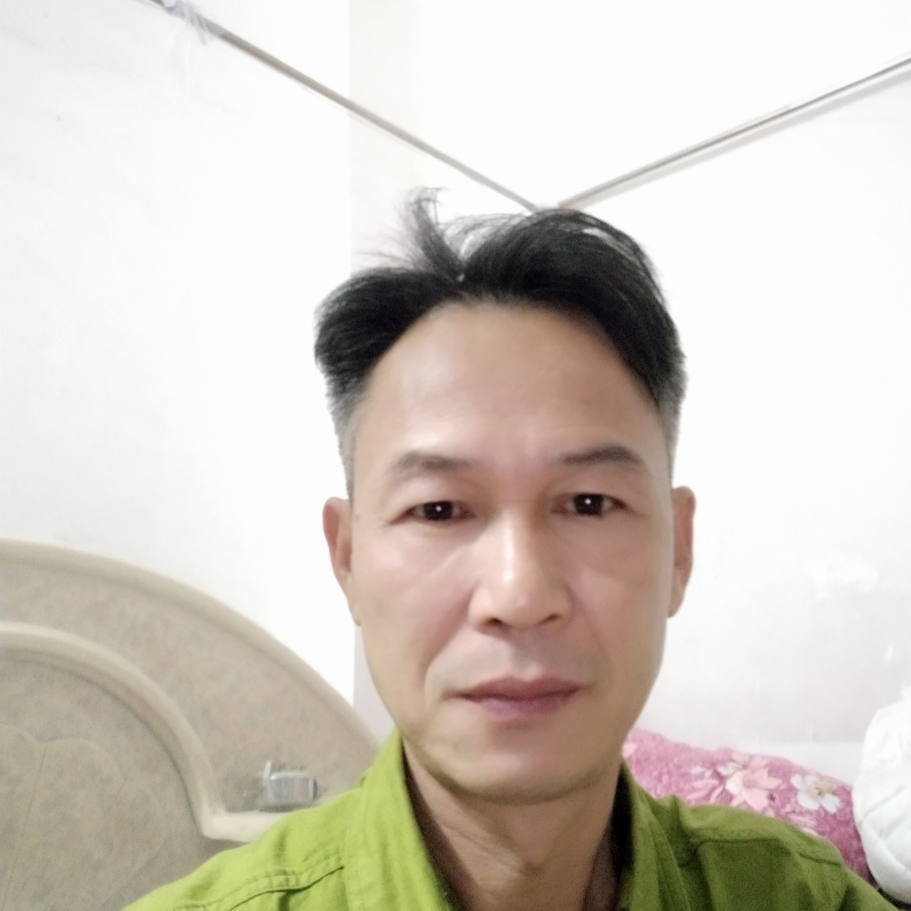 称心深拥蘩藜的照片