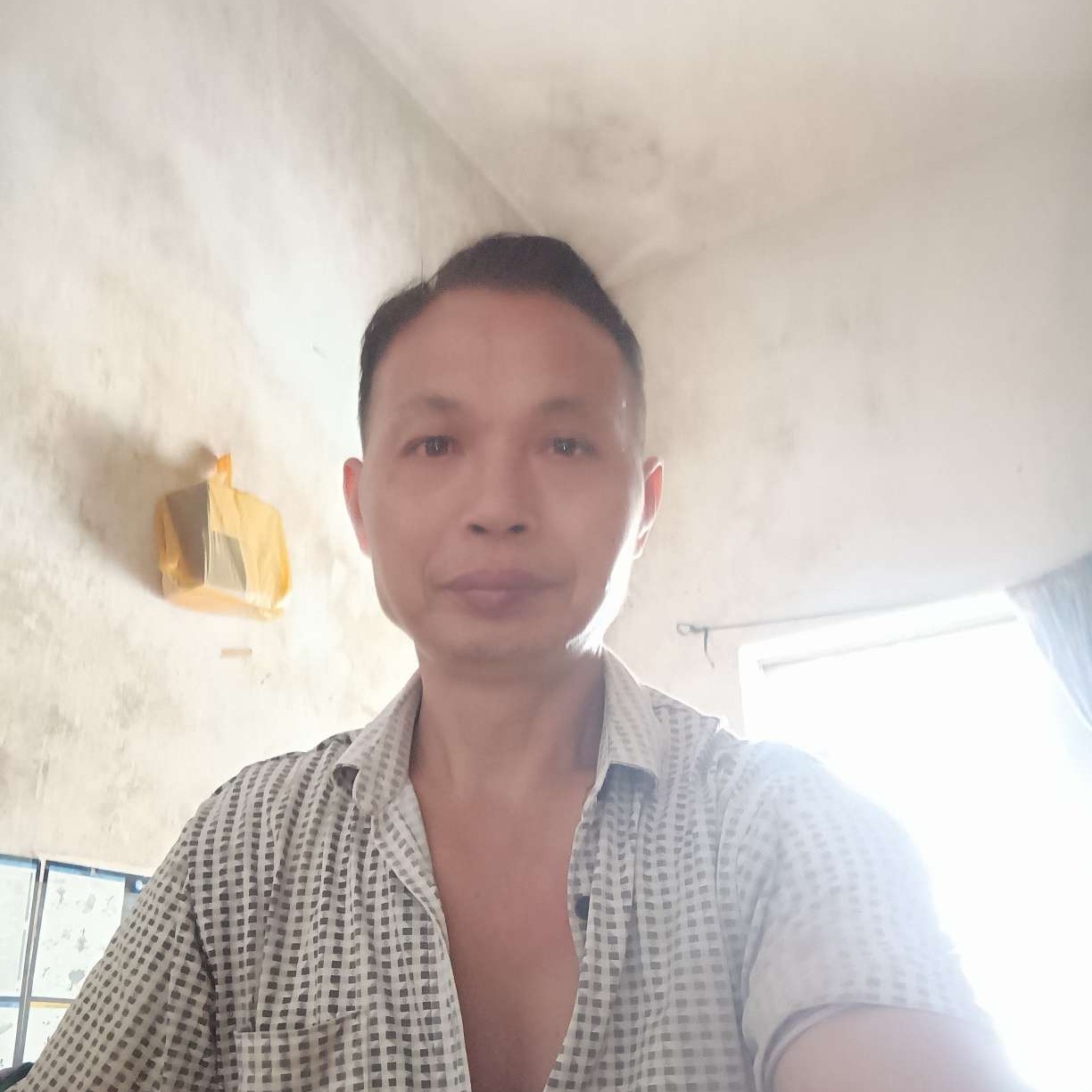 溪流打健壮的照片