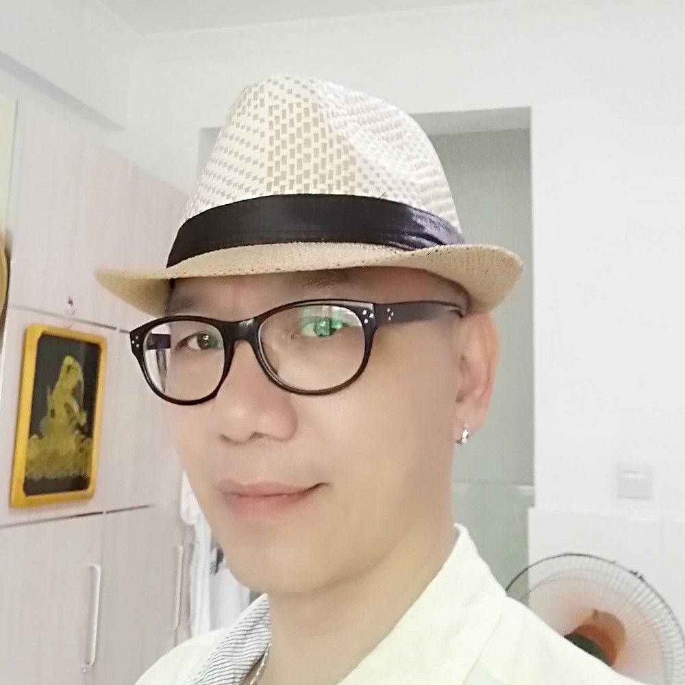 情殇认真的照片
