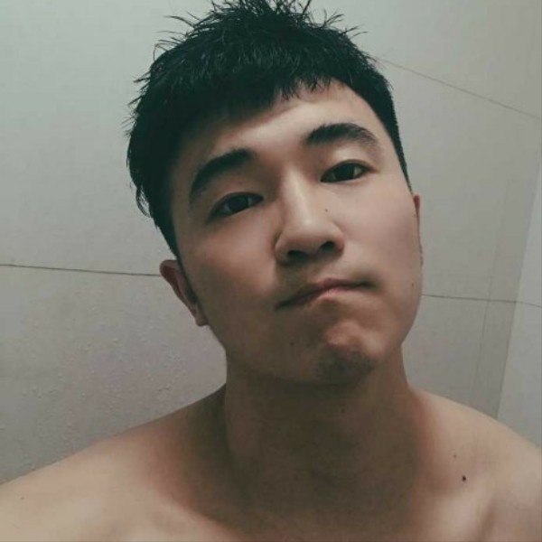 调皮扯小蘑菇的照片
